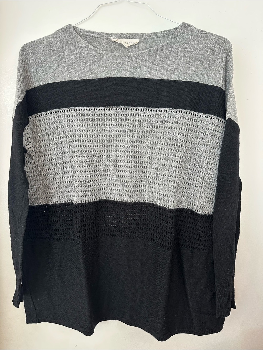 Women’s Lovestitch Two-Tone Gray and Black Knit Sweater Small